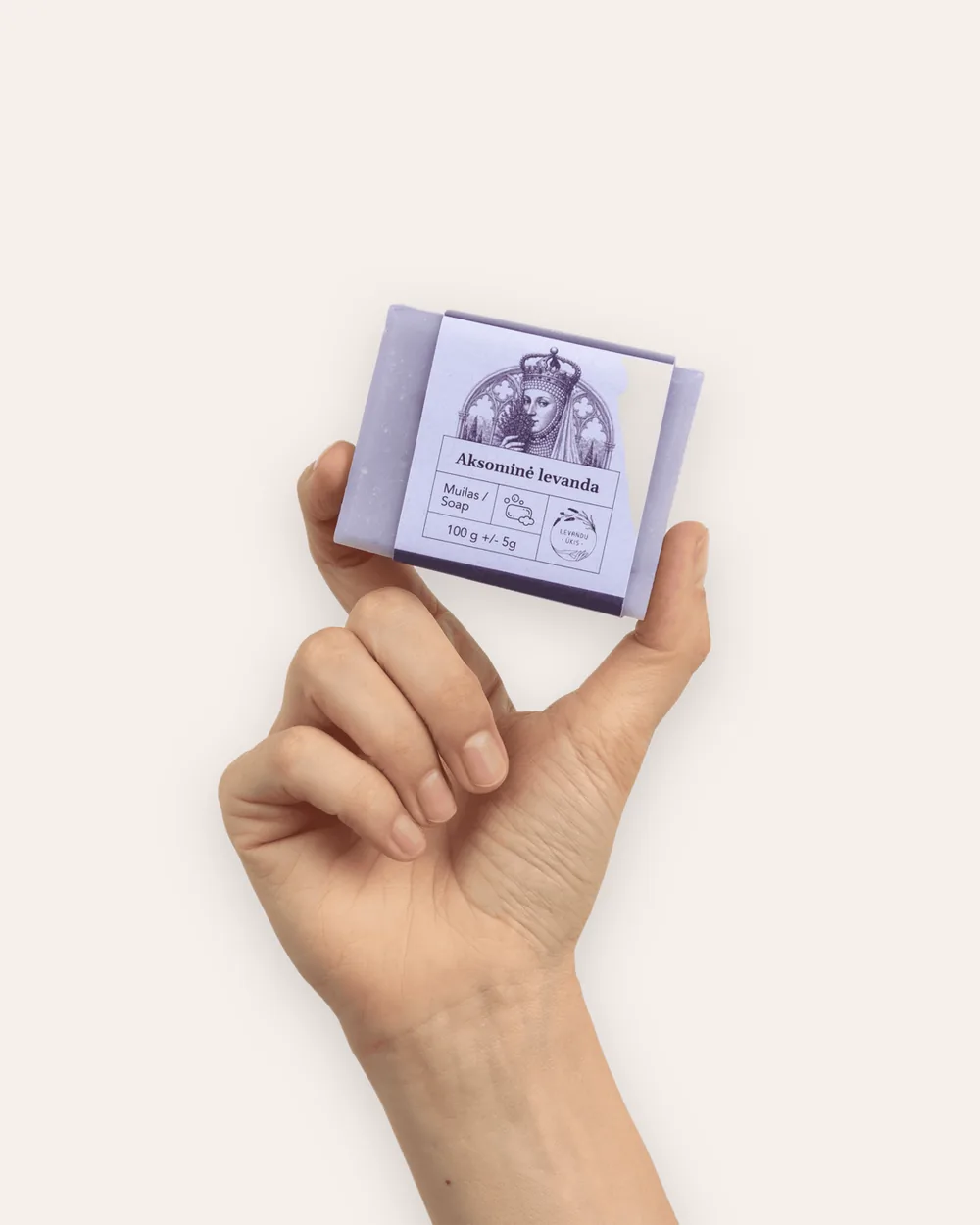 Ranka laiko kieto muilo „Aksominė levanda“ 100 g pakuotę su violetine etikete