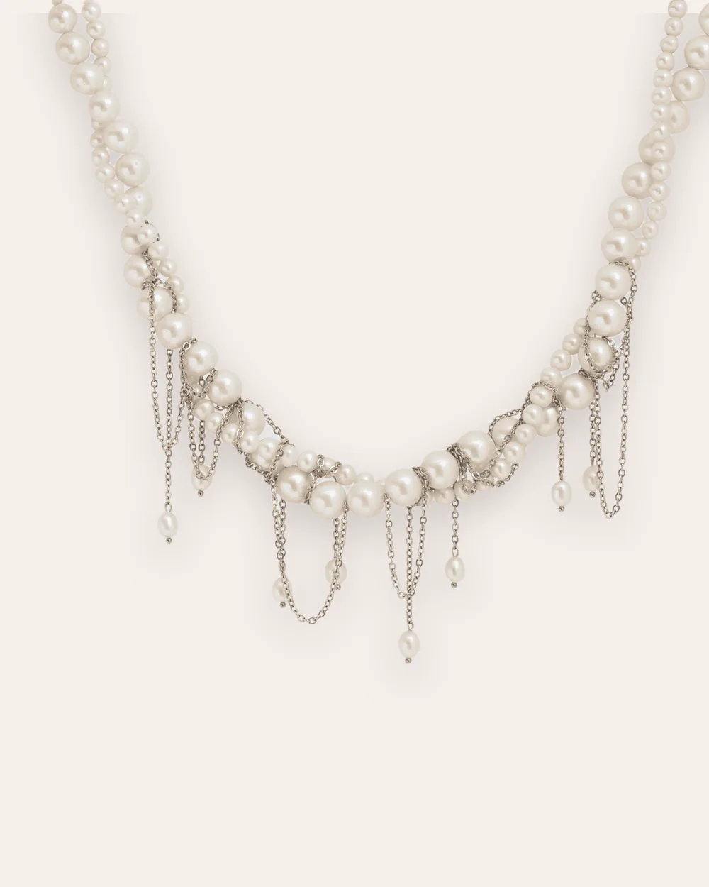 “The Queen's Whim” necklace with pearls and hanging chains, close-up
