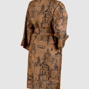 Cinamono spalvos satino chalatas kimono „Karališko Vilniaus meilės istorija“, vaizdas iš nugaros