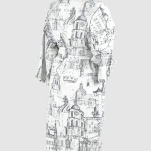 Baltas satino chalatas kimono „Karališko Vilniaus meilės istorija“, vaizdas iš nugaros