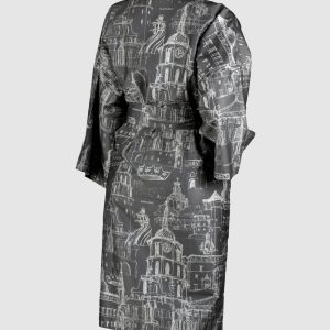 Antracito satino chalatas kimono „Karališko Vilniaus meilės istorija“ su diržu, vaizdas iš nugaros