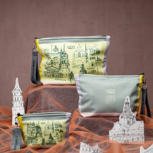 Spalvotos kosmetinės „Spalvotas Karališkas Vilnius“ tarp Vilniaus pastatų maketų ant oranžinio audinio