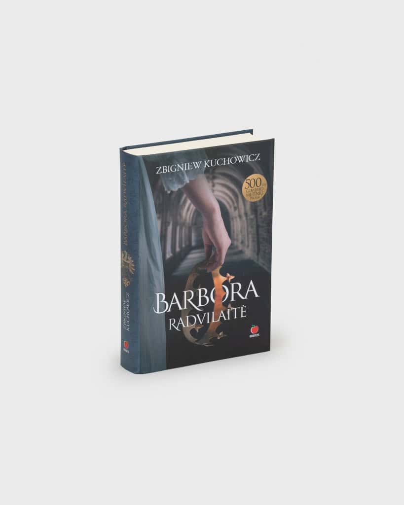 Zbigniewo Kuchowicziaus knyga „Barbora Radvilaitė“ tamsiu viršeliu, vaizdas kampu